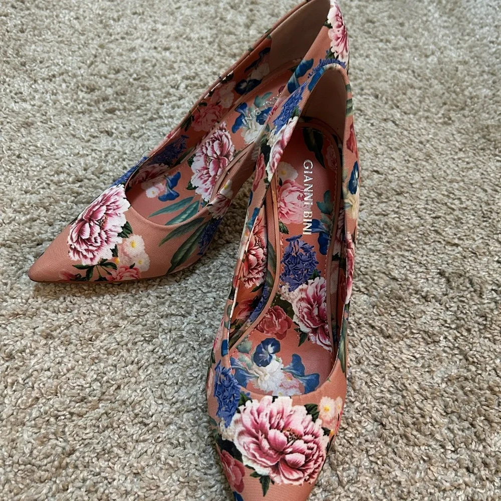 Gianni Bini Jilley Floral Heels - Picture 6 of 6